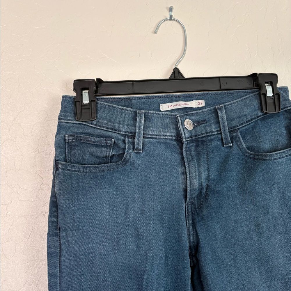 Levi’s 710 Mid Rise Medium Wash Super Skinny Jeans size 27 - Picture 3 of 5